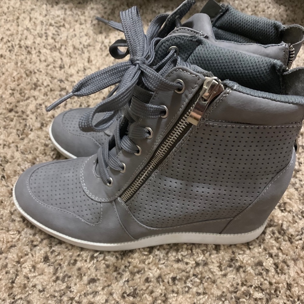 gray booties